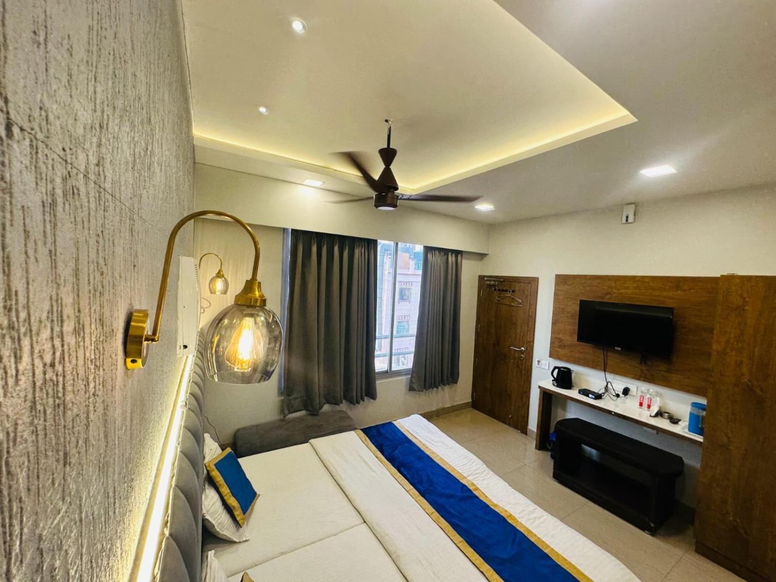 Hotel Deva Inn Варанаси Экстерьер фото