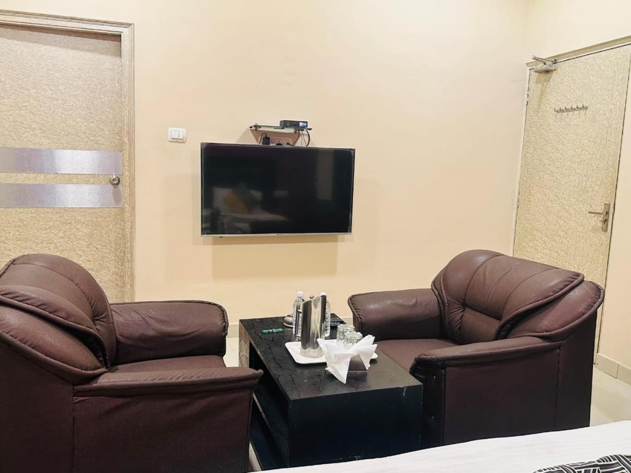 Hotel Deva Inn Варанаси Экстерьер фото