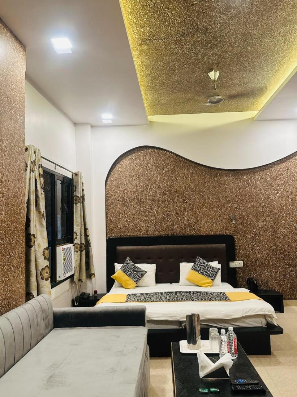 Hotel Deva Inn Варанаси Экстерьер фото