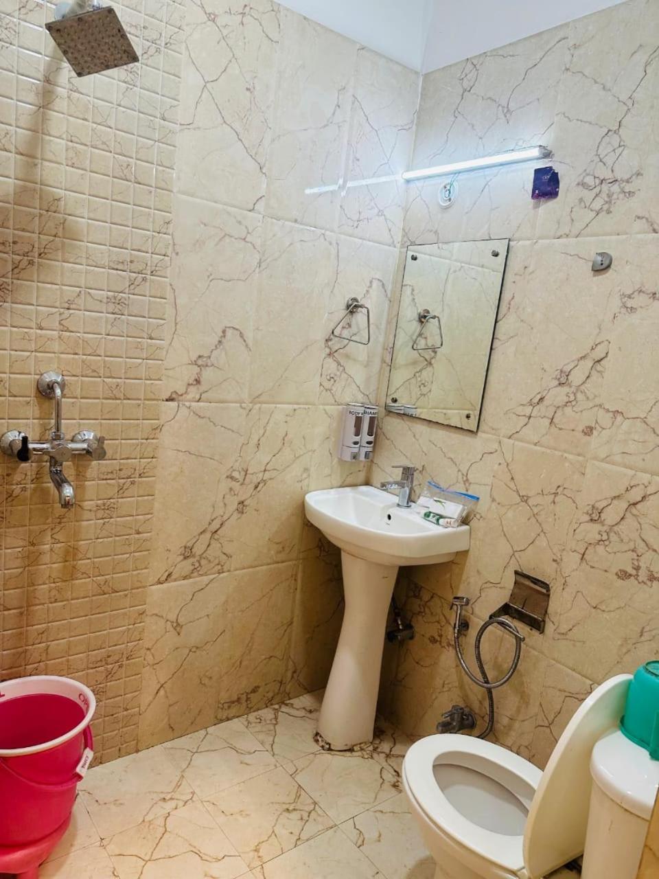 Hotel Deva Inn Варанаси Экстерьер фото